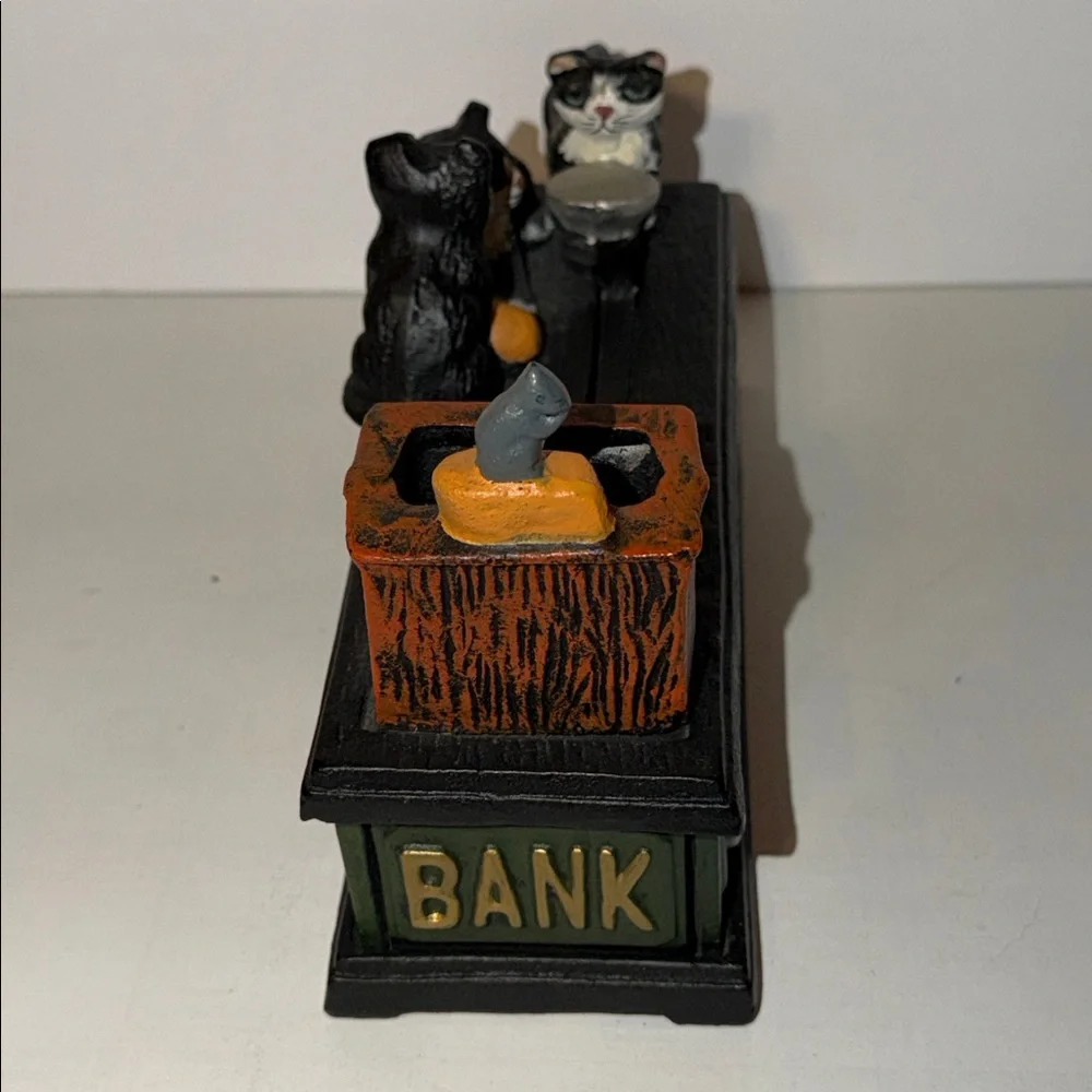 Design Toscano. Cat & Mouse Reproduction Vintage Cast Iron Mechanical Bank Heavy